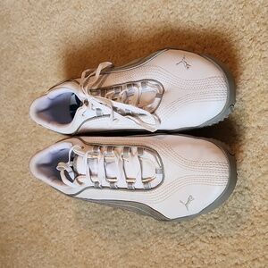 Golf shoe